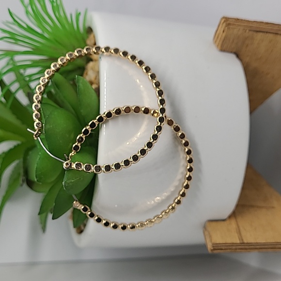 Unbranded Gold Tone Hoop Metal Earrings Ladies Vintage Feminine Everyday Office - Picture 2 of 5